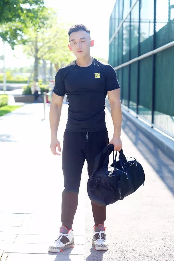 既能瘦身又能增高的拉伸运动谁不想学?反正我先保存了!