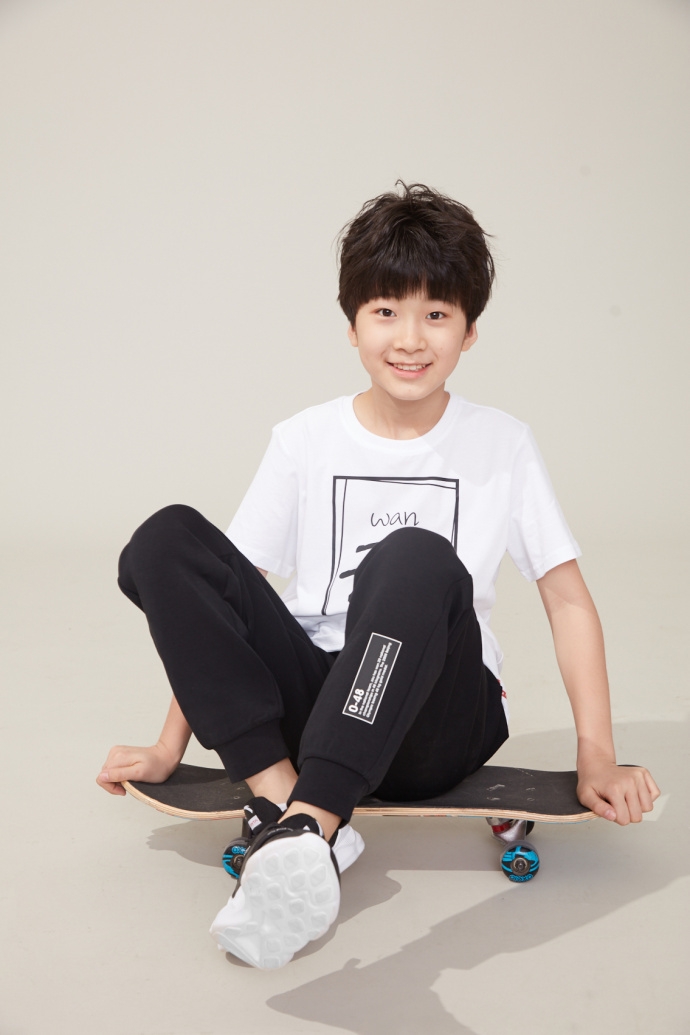 13日,天天张悦轩所写真大片曝光.