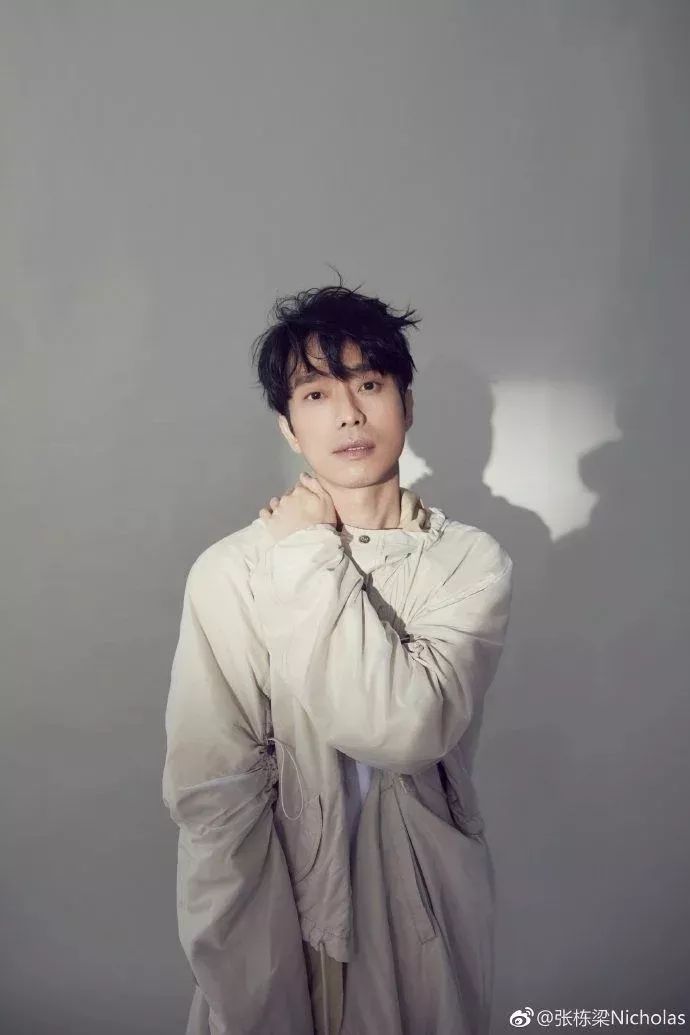 还记得《微笑pasta》的何群吗?他现在长这样