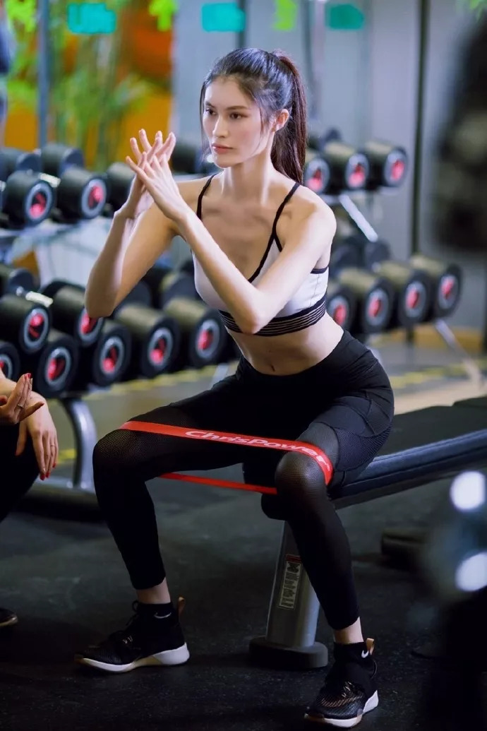 维密亲闺女何穗现身维密面试何仙姑如何连续7年通过严苛选拔