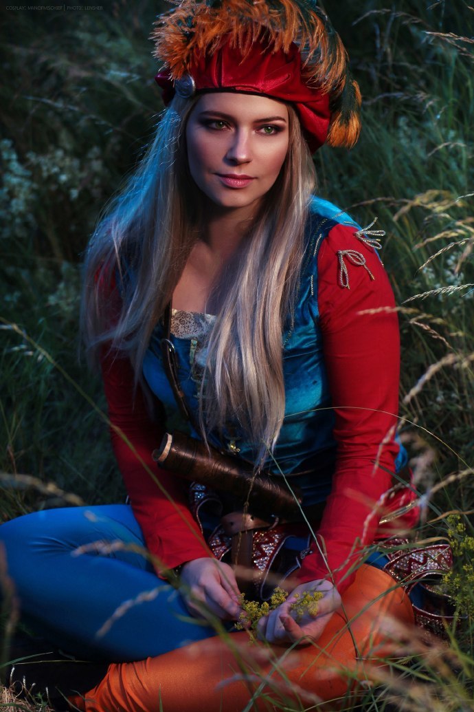 国外美女cos巫师3普西拉媚眼如丝勾人魂魄