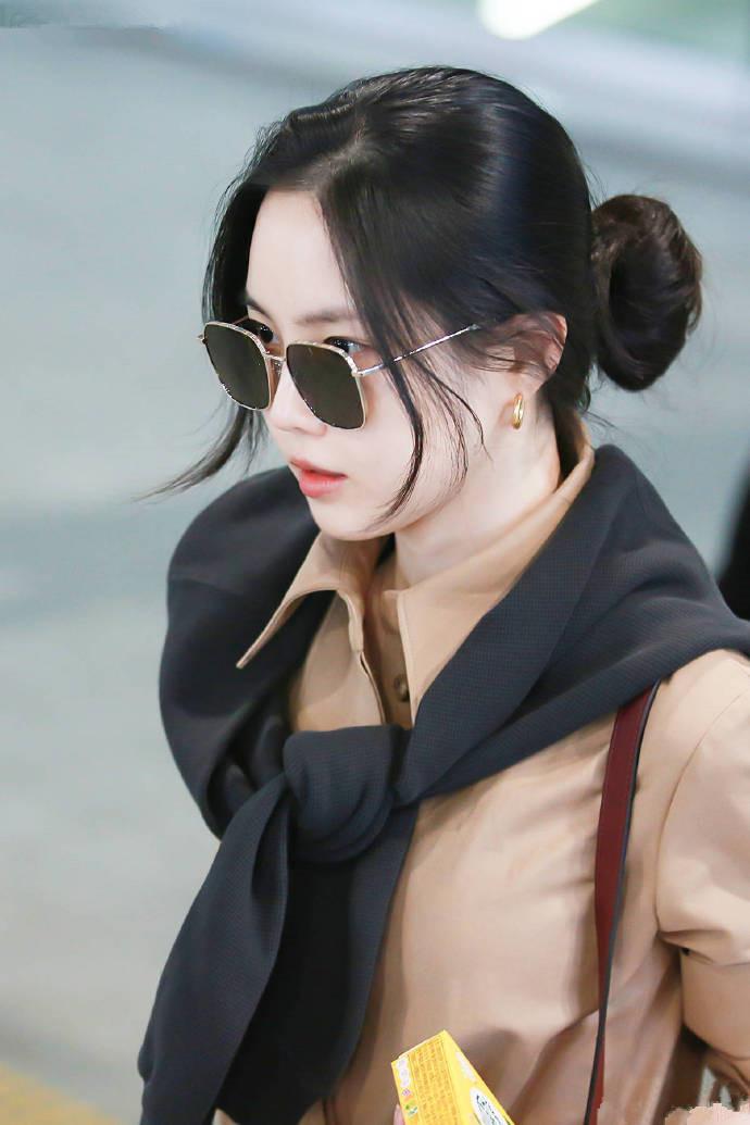韩星孙娜恩女神私下穿搭超美,简单休闲又很时尚,高级