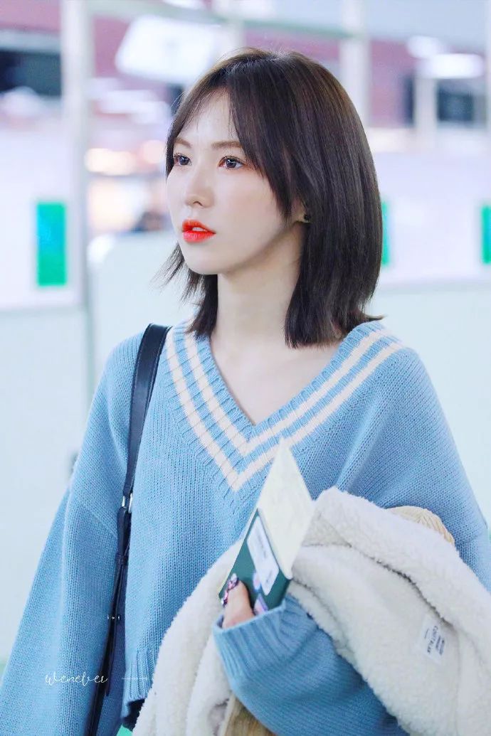 别再迷恋羊毛卷了,女爱豆都抢着剪的"wendy短发"才是潮流!