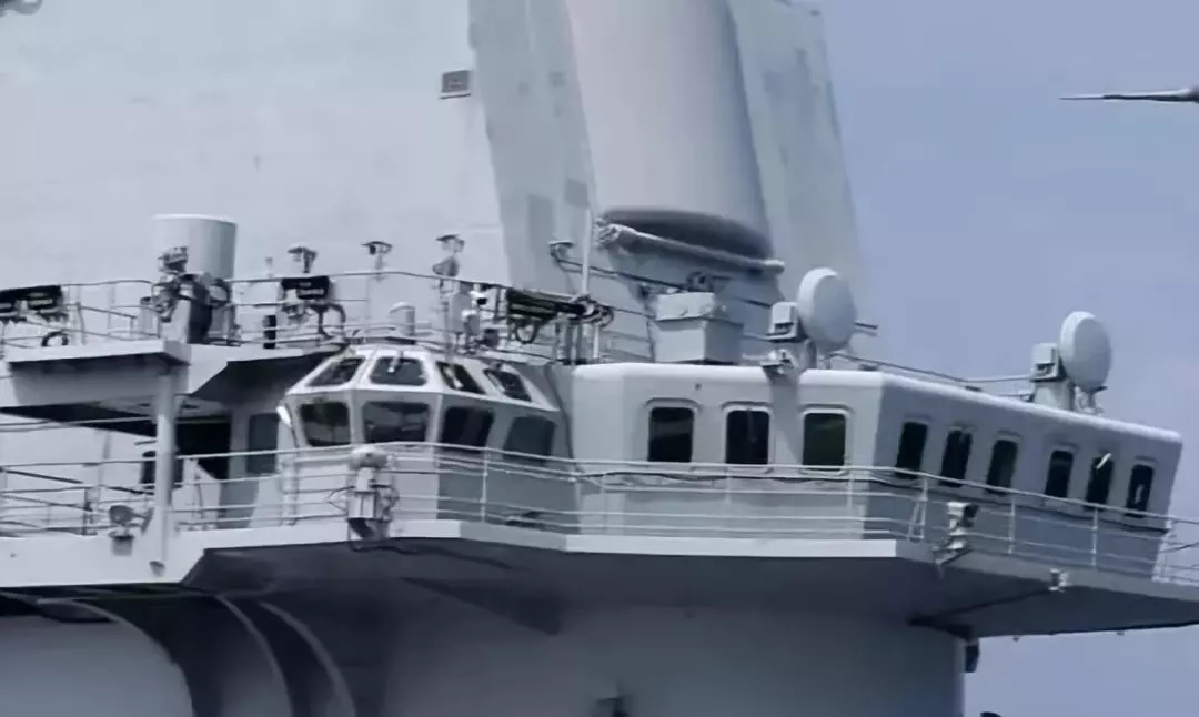 辽宁号航母改装舰桥