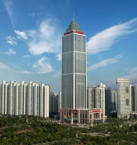 后来,随着南通城市建设的发展,高楼也越来越多,成为一道道美丽的风景.