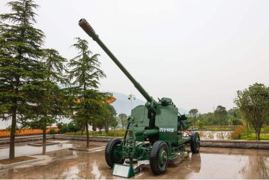 高炮进行防空作战如果没有击中目标炮弹会飞到哪里去
