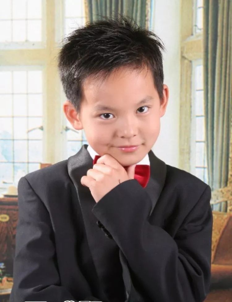 还记得黄晓明版鹿鼎记里的小小宝吗他都有孩子了