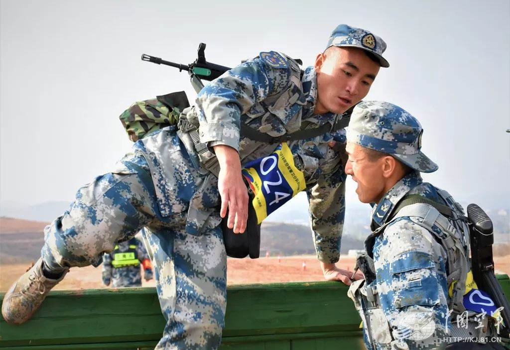 高清大图带你感受空军警卫兵别样震撼