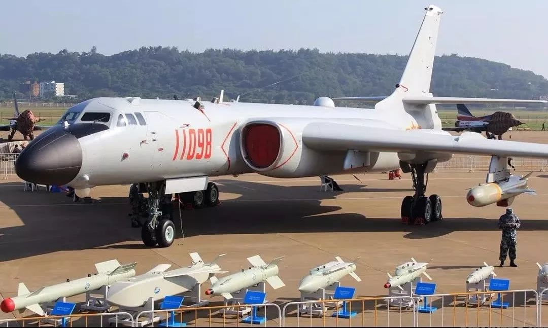 近日中国轰6首次前往俄国参加军事比赛|轰炸机|机组|雷达_新浪新闻