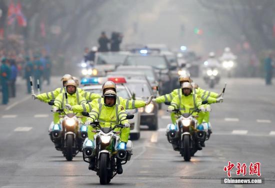 当地时间2月26日中午，朝鲜最高领导人金正恩乘车抵达越南河内下榻酒店。中新社记者 富田 摄