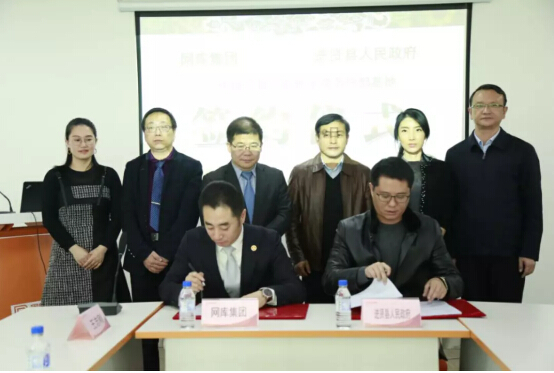 进贤县委书记钟益民,县人大常委会副主任熊志清,县人民政府副县长杨雨