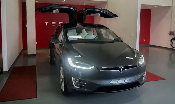 特斯拉model 3惊艳车展 但马斯克正经历"至暗时刻"