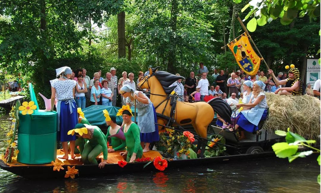 假期去哪儿嘉里汇森林马戏团来啦开门抢好礼看精灵巡游喝免费星巴克