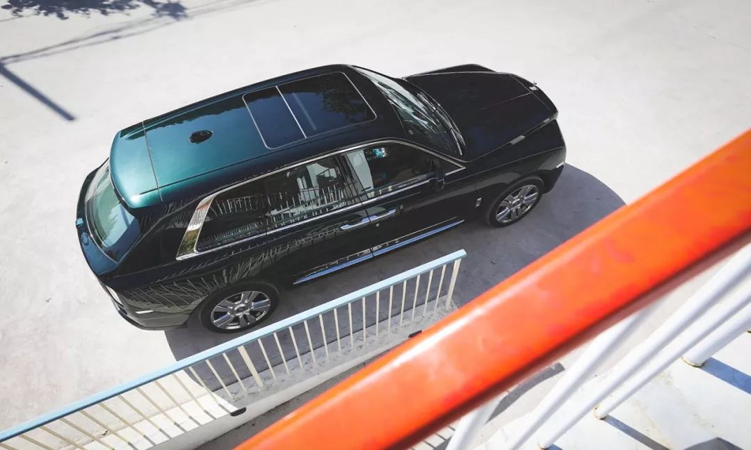 地球上最顶级的SUV，试完车整个人都飘了～～