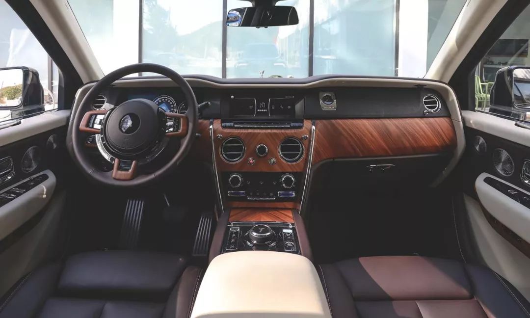 地球上最顶级的SUV，试完车整个人都飘了～～