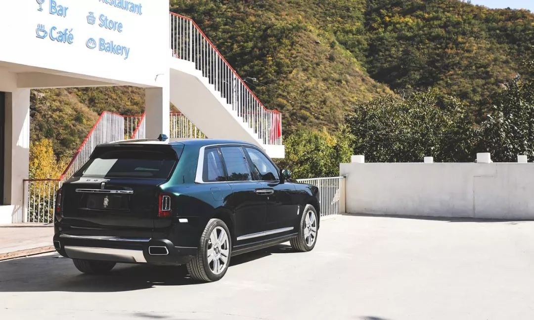 地球上最顶级的SUV，试完车整个人都飘了～～