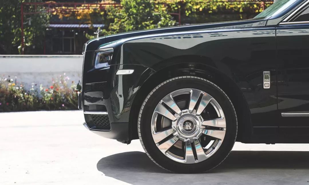 地球上最顶级的SUV，试完车整个人都飘了～～