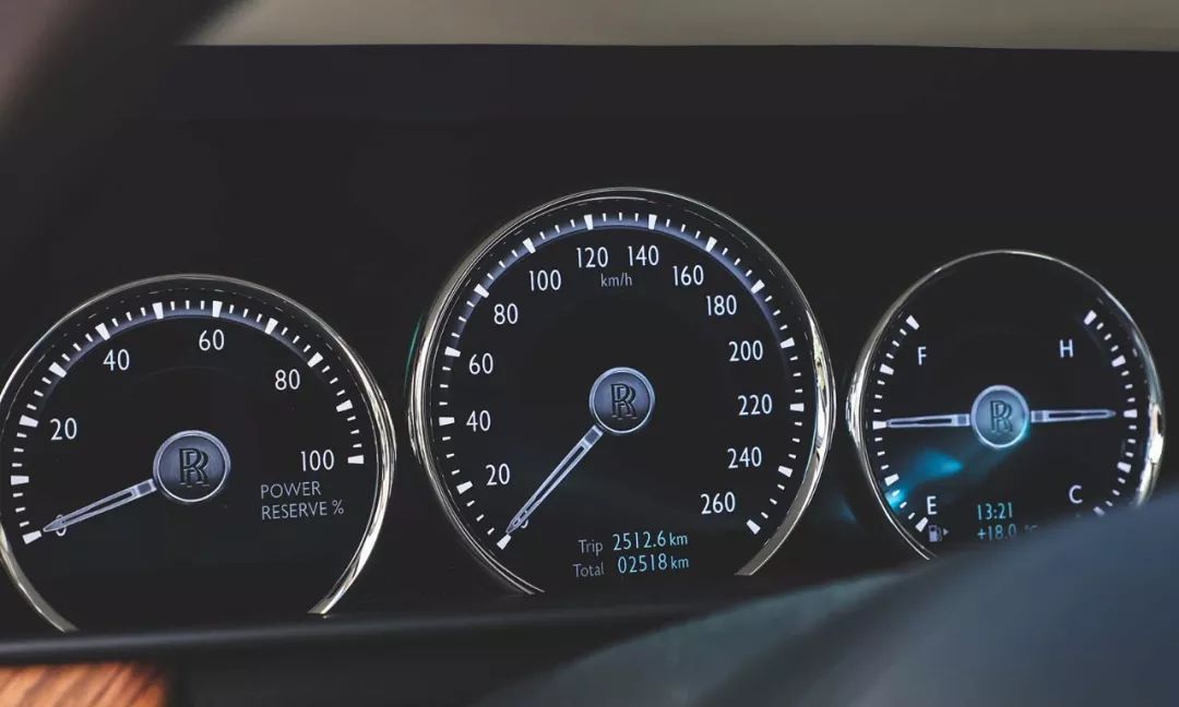 地球上最顶级的SUV，试完车整个人都飘了～～