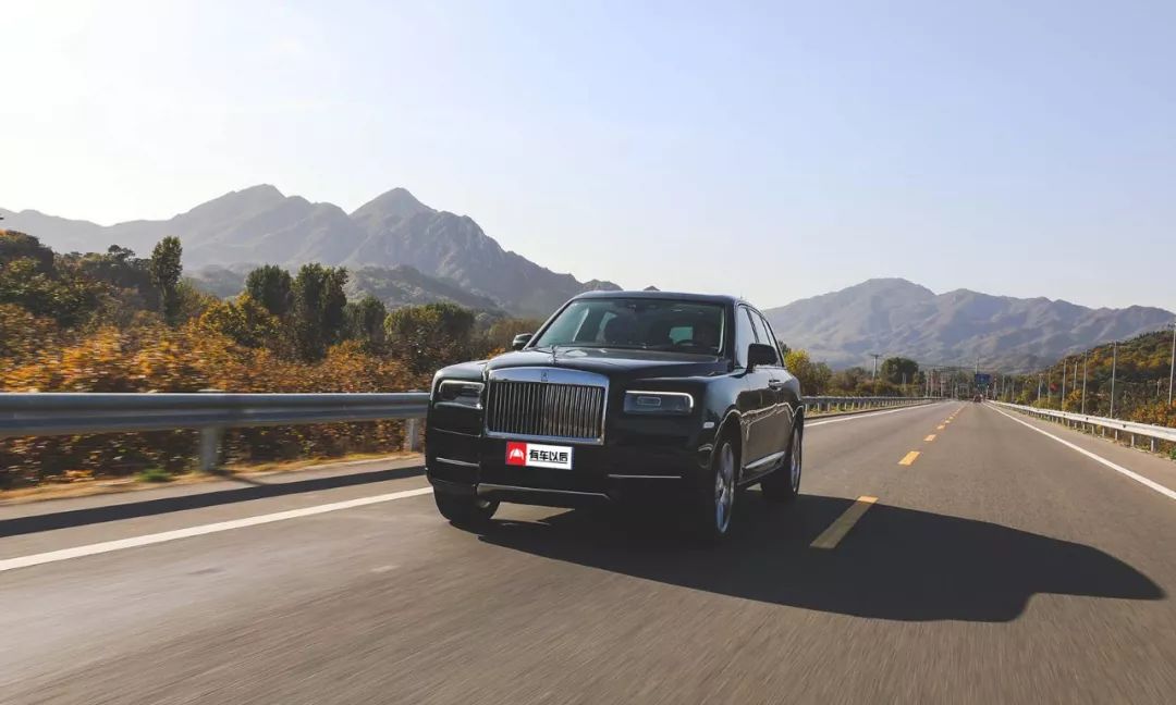 地球上最顶级的SUV，试完车整个人都飘了～～