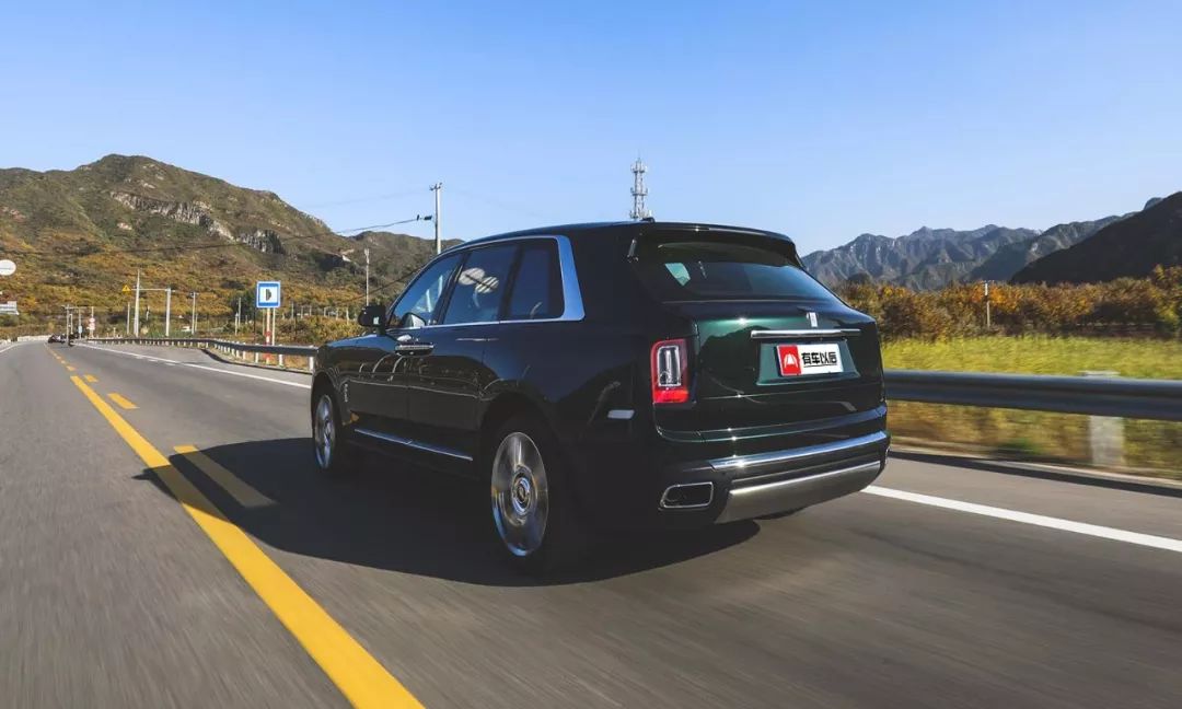 地球上最顶级的SUV，试完车整个人都飘了～～