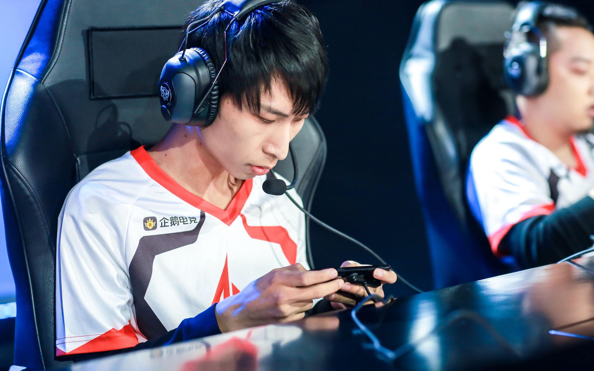 AG超玩会晋级秋季赛季后赛,肖闽辉复出表现平