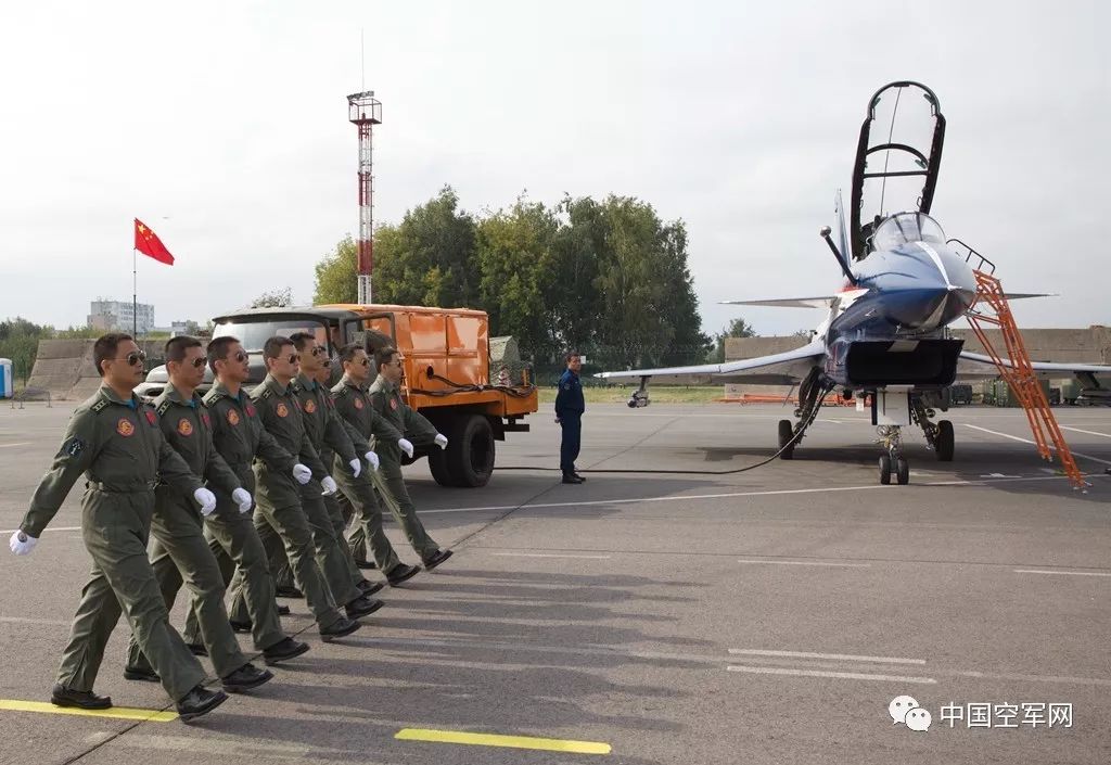 大片来袭铁粉自费出国记录空军八一飞行表演队蓝天舞姿