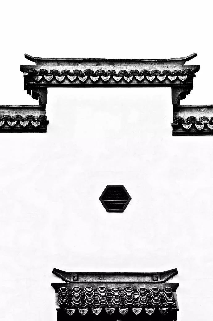 其实,中国风的房子 才是最美的 最美的墙 青砖小瓦马头墙 回廊挂落