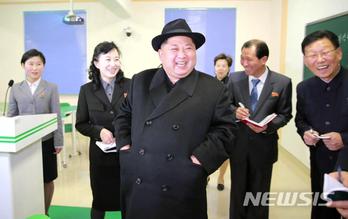 資料圖：金正恩視察新改建的平壤教員大學(xué)（紐西斯通訊社）