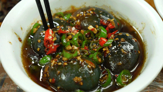蛋黄软糯绵密,一口下去像是在吃咸版的蛋糕~老长沙老口味茄子煲是长沙