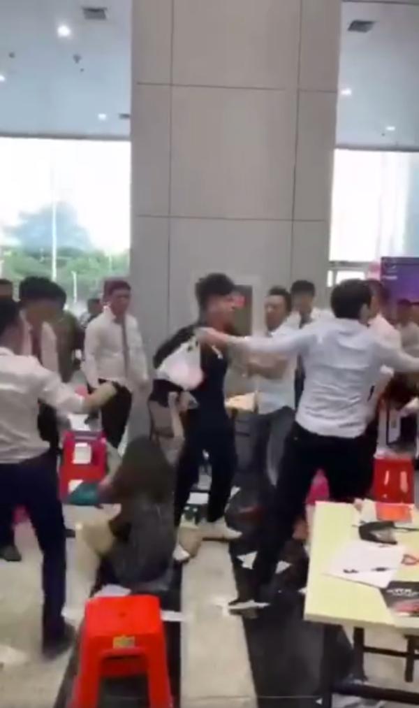 情侣麻将买车拍抖音 调查通报:实是母子买车退