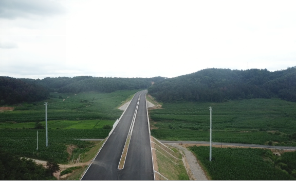 国家修建高速公路占用农田应该如何进行补偿?