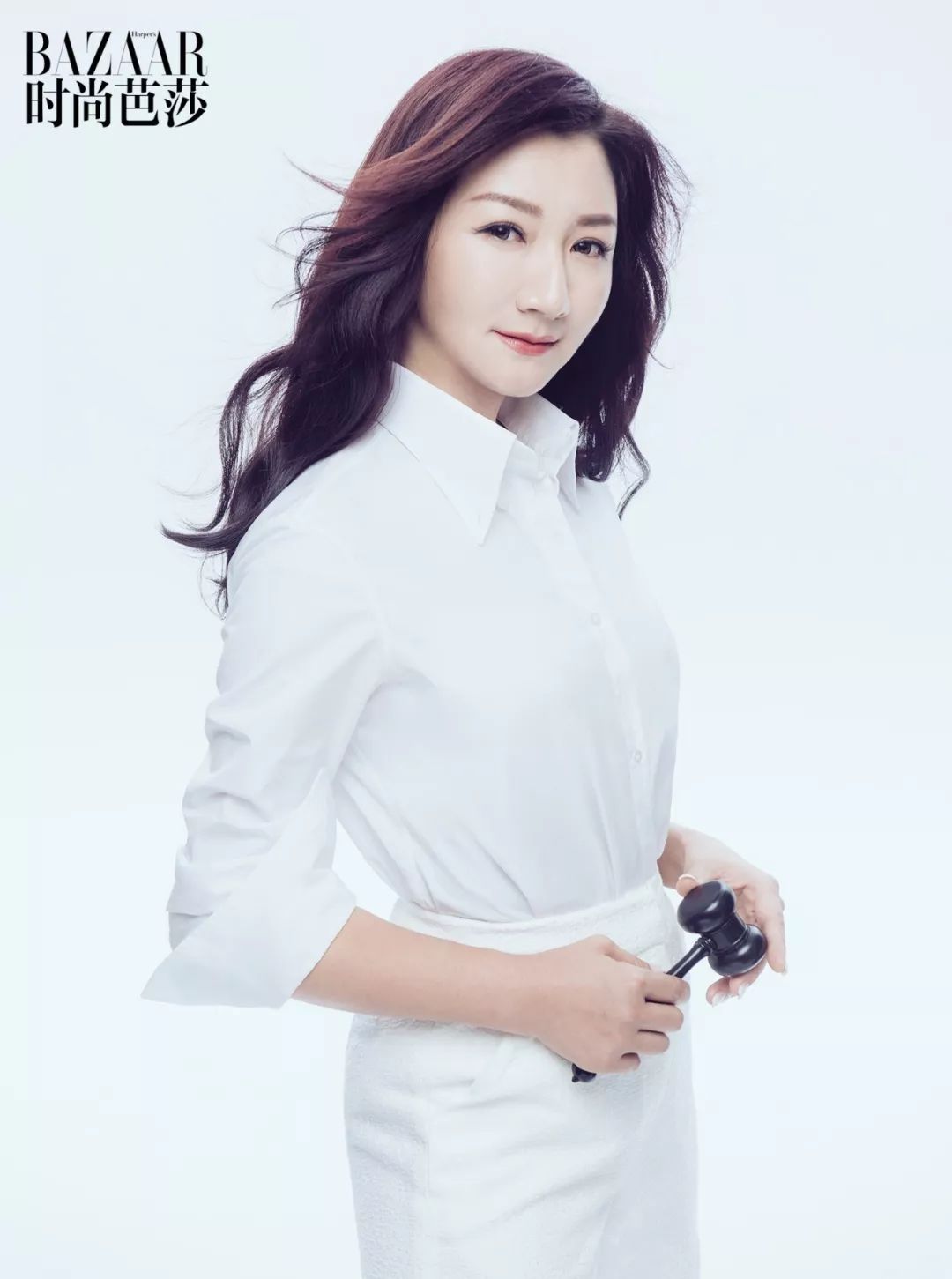 做过签约歌手,也是金鹰奖十佳主持人,拍卖师金玲的生活是精彩的叠加