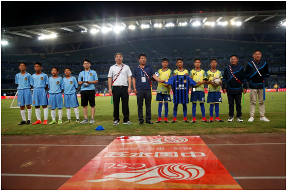 江苏苏宁易购足球公益再添重彩一笔!彝族少年