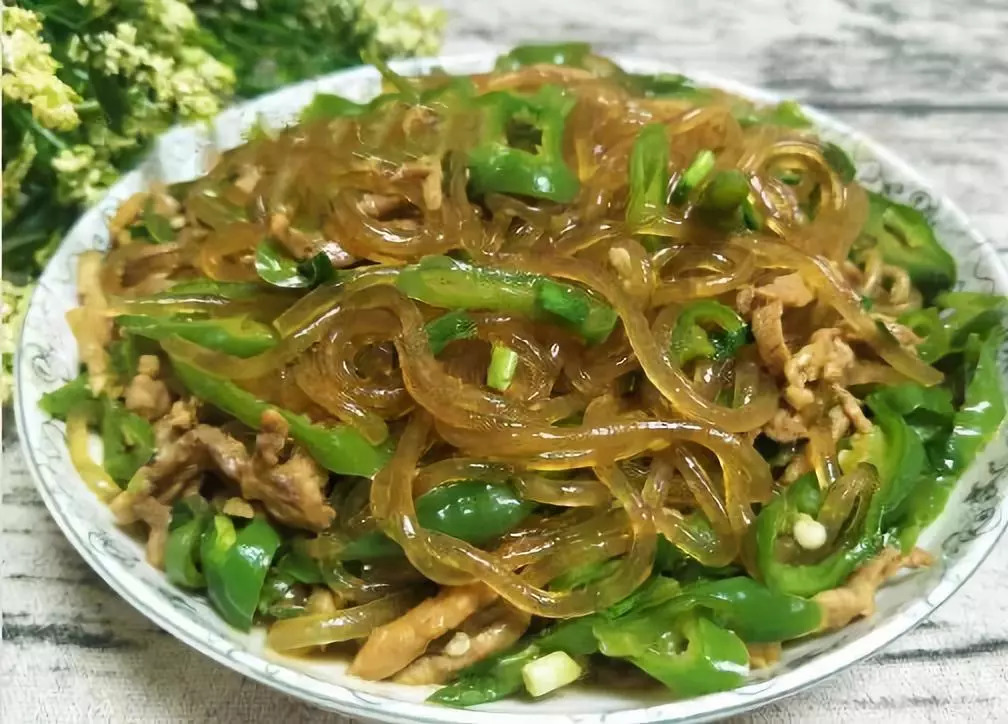 第一次用它炒粉条两分钟就吃光一大盘太过瘾了