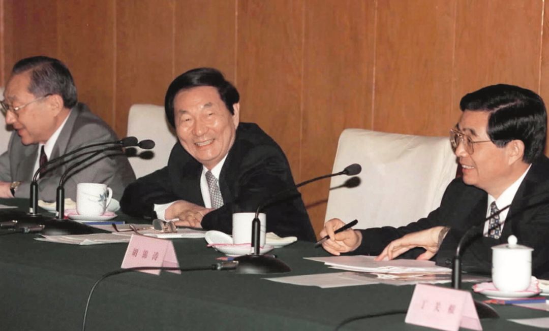 1999年7月15日，党中央、国务院在北京召开省部长经济工作座谈会，朱镕基发表讲话。