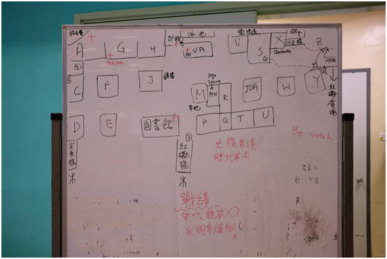 暴徒吹嘘“毁坏”了警方锐武装甲车和水炮车的“战绩”,自我打气