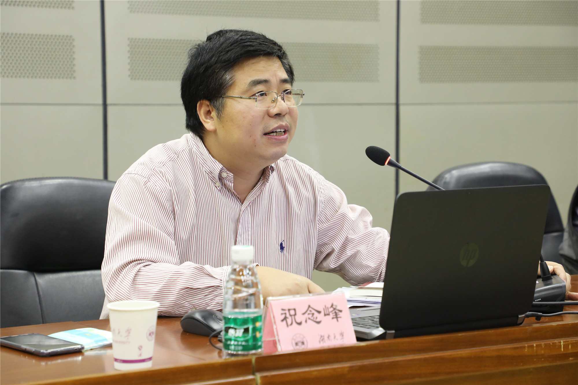 校党委理论学习中心组(扩大)专题学习全国宣传思想工作