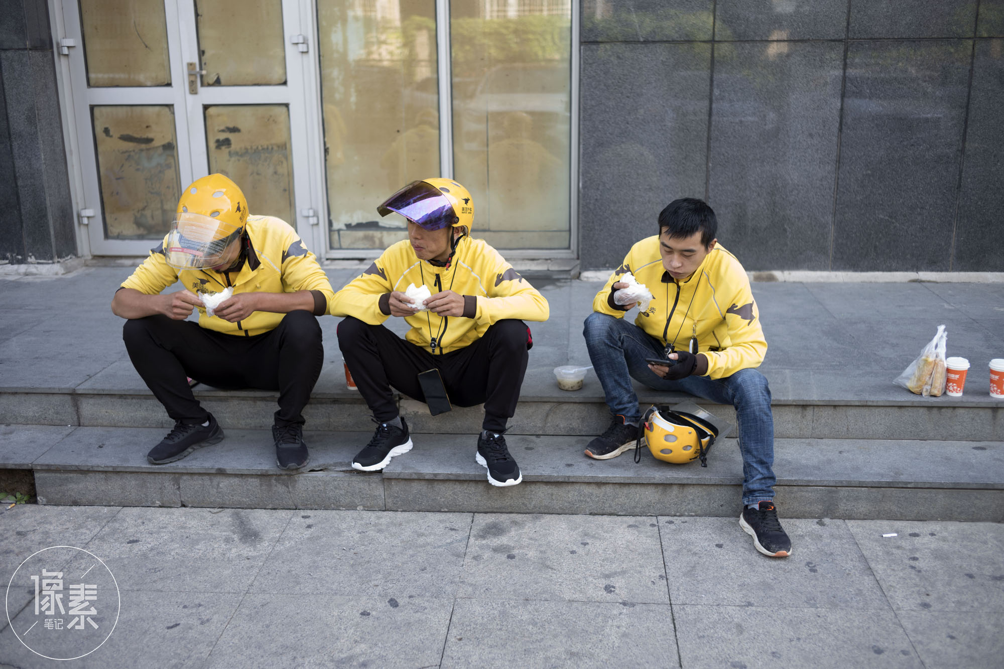 我17岁北漂做了10年厨师改行送外卖攒钱奉养母亲