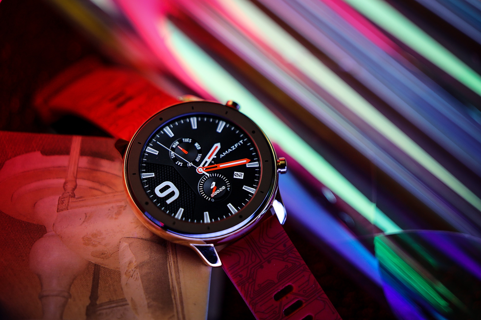 专属定制配色与表盘 华米amazfit gtr 钢铁侠版图赏__财经头条