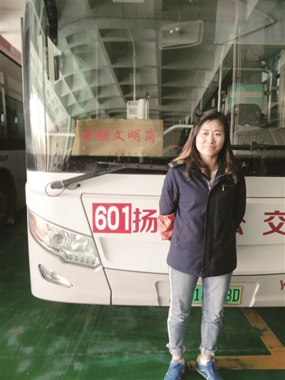 南京公交有条 全是女司机的文明线