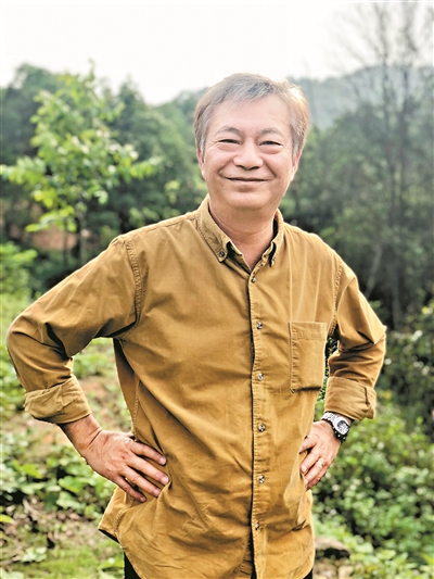 《网中人》中扮演"程灿"一角而走红;虽没有俊朗的外表,廖伟雄却凭借