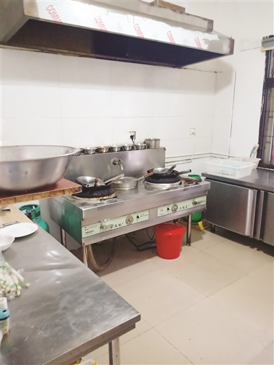 记者调查:"外卖后厨"探究竟