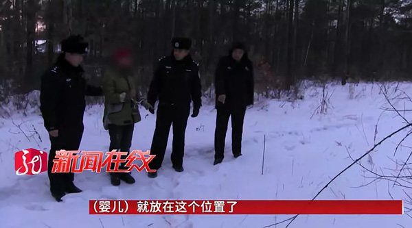 张某指认舍婴地点