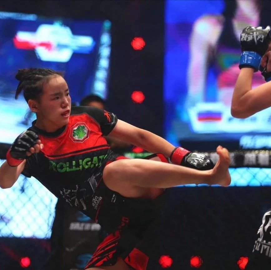 她是中国最出名的格斗妹子,看完比赛我惊了!