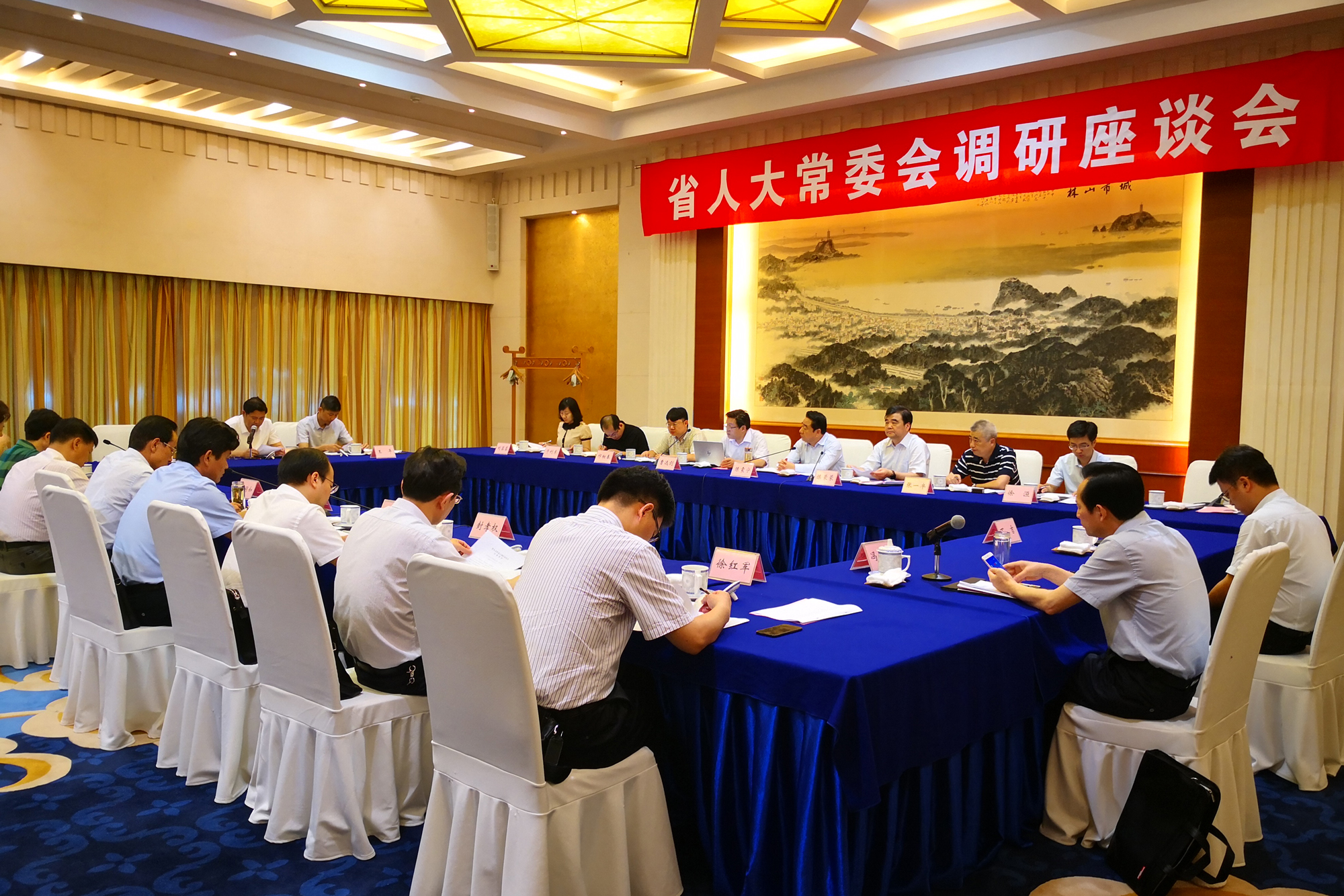 陈震宁在扬州镇江调研市县人大及常委会会议审议工作