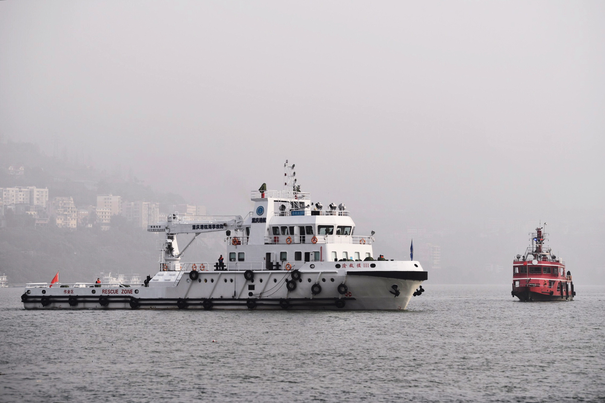 第一现场丨重庆公交车坠江后的四天三夜|万州|坠江|公交车_新浪网