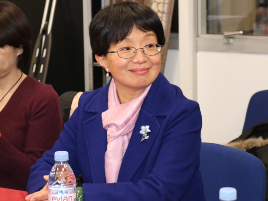 余劲松公使走访欧拜赫维利耶市华人商圈