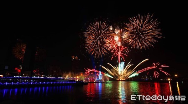 　今年高雄爱河灯会将变成“火树银花”。（图片来源：台湾“东森新闻云”）