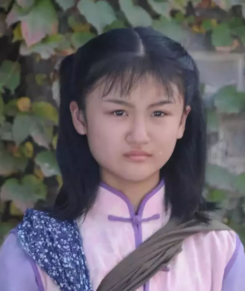 还记得《花千骨》里小骨的徒弟幽若么?她现在变漂亮啦!