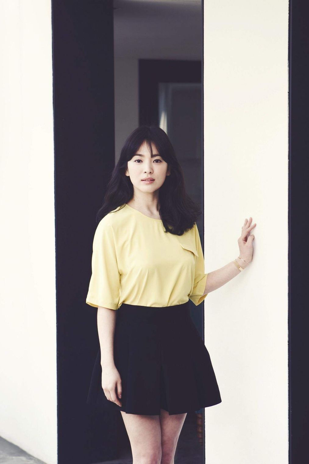 宋慧乔海外旅行私照,皱纹真实也挺美,打扮却显土气!